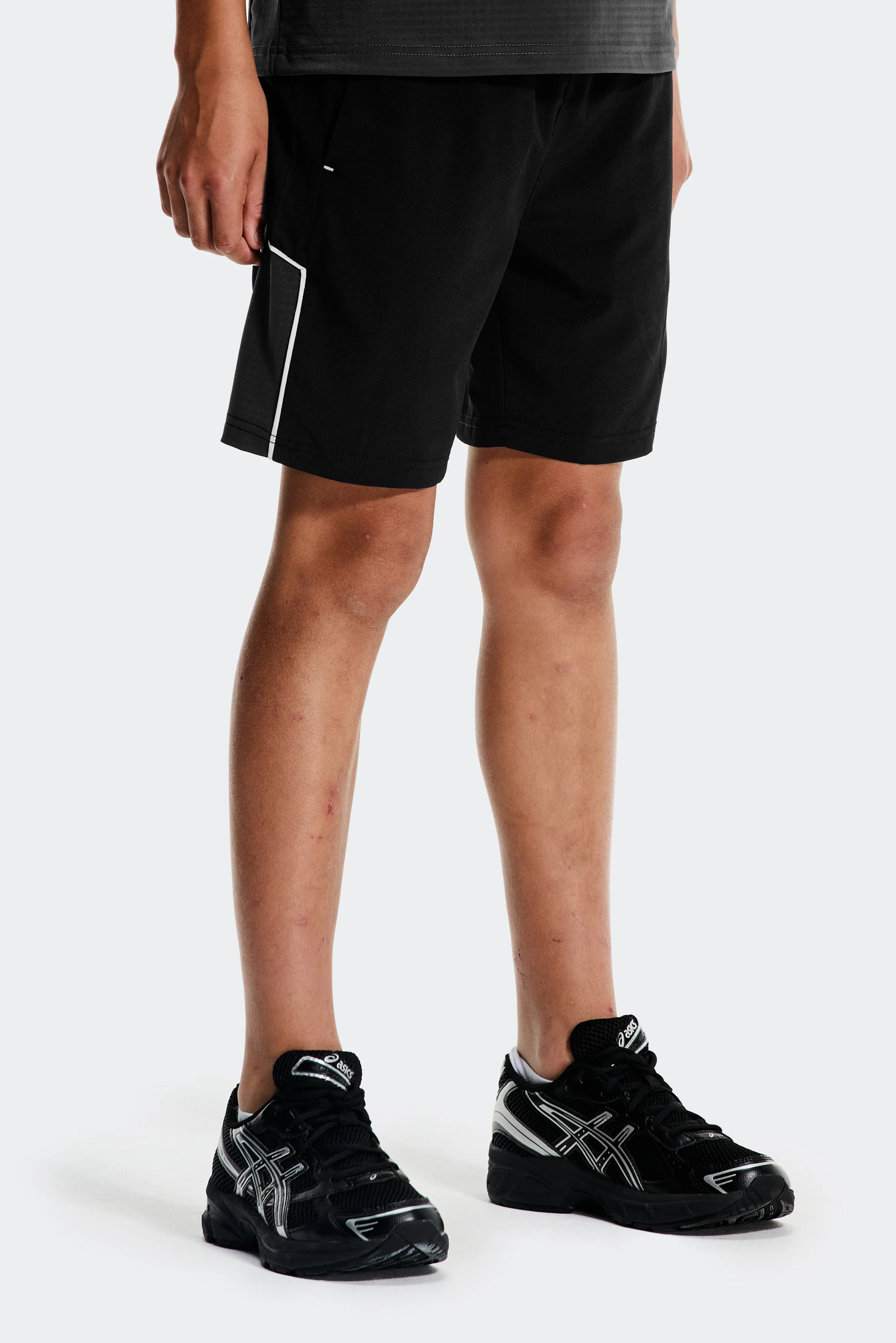 Boys Chroma Short - Black/Asphalt/Light Smoke Grey - Image 2