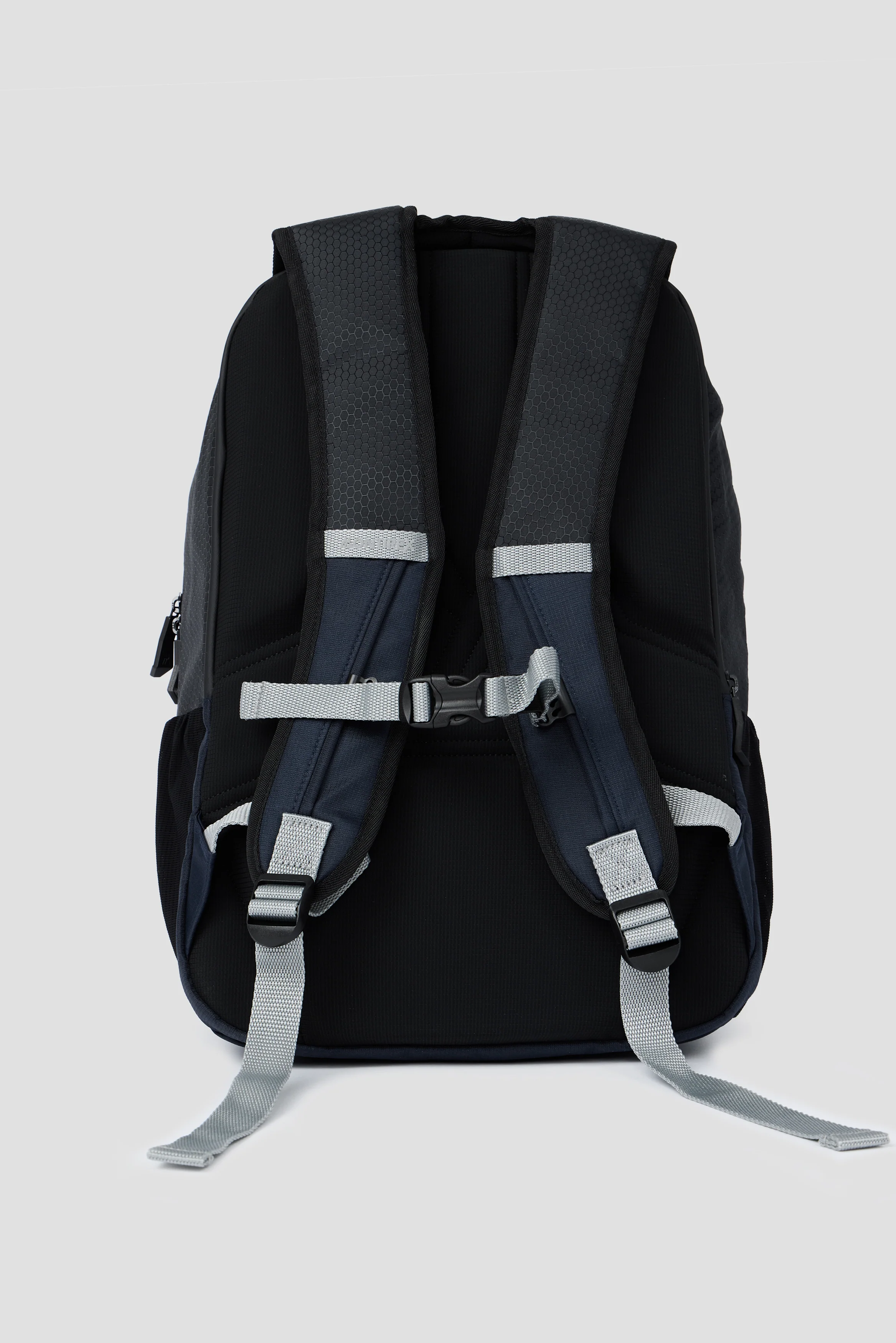 MTX Trail 2.0 32L Backpack - Midnight Blue/Space Blue/Platinum Grey - Image 2